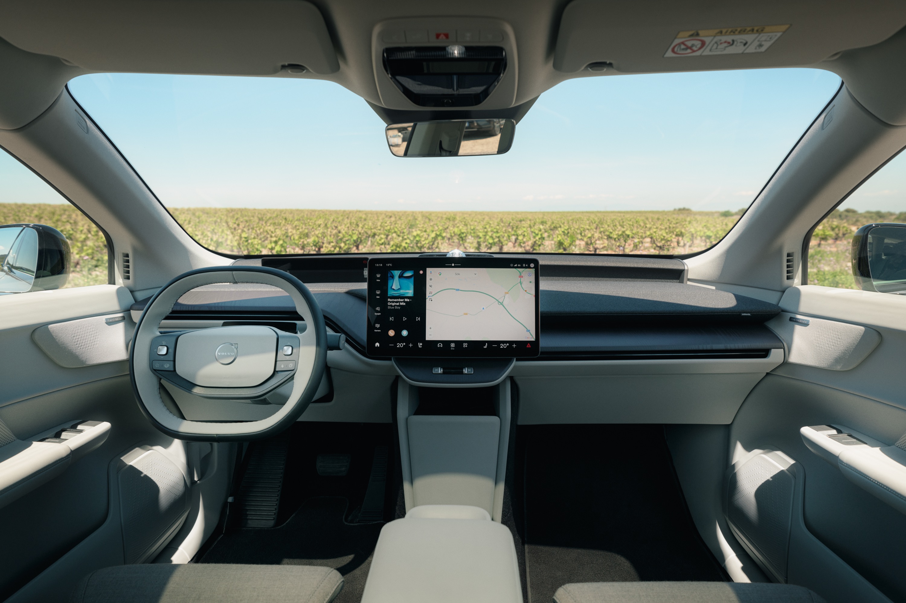 EX60 battery pack integrated into vehicle floor and structural design
