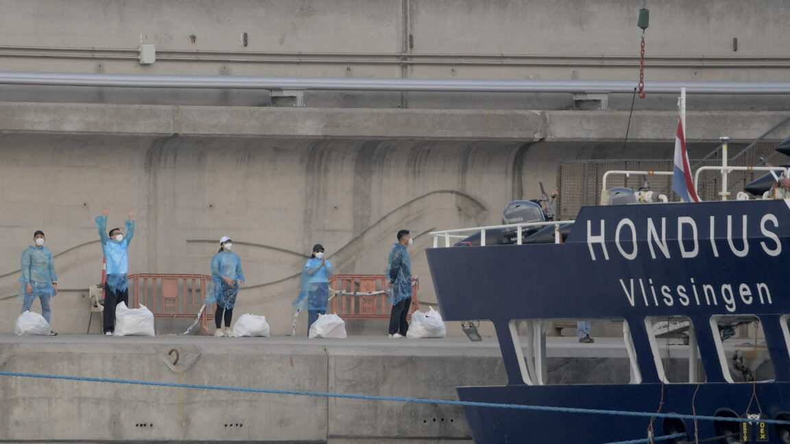 Passengers from hantavirus ship arrive in US; 3 people in biocontainment