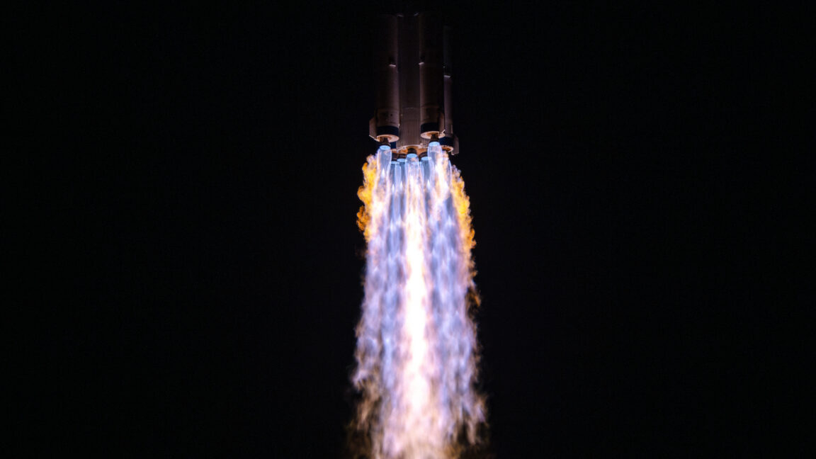 Rocket Report: A dark day for Blue Origin; Pentagon eyes new launch site
