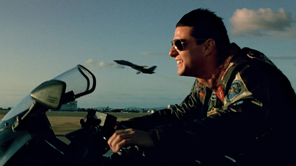 Tom Cruise in Top Gun cockpit scenes
