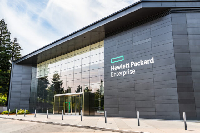 HPE Tempts VMware Users with Year of Free Virtualization Software
