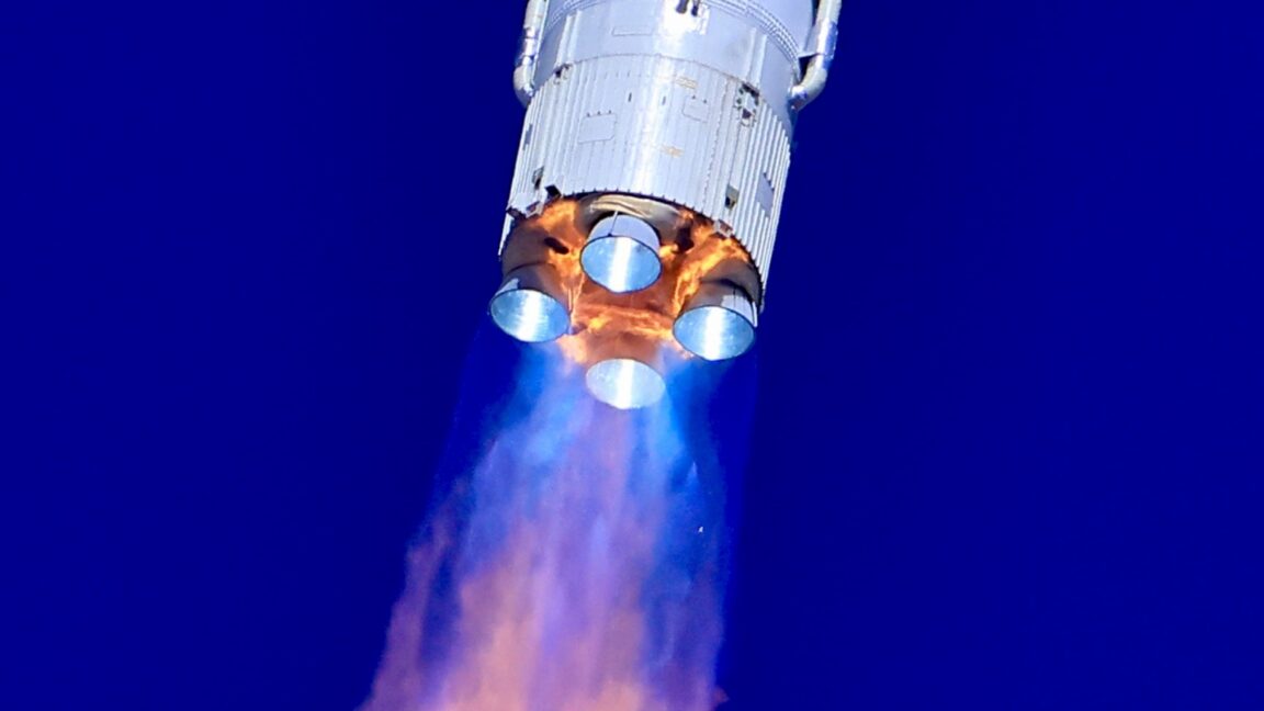 [Stephen Clark] A Chinese rocket breaks apart dangerously close to the Starlink constellation