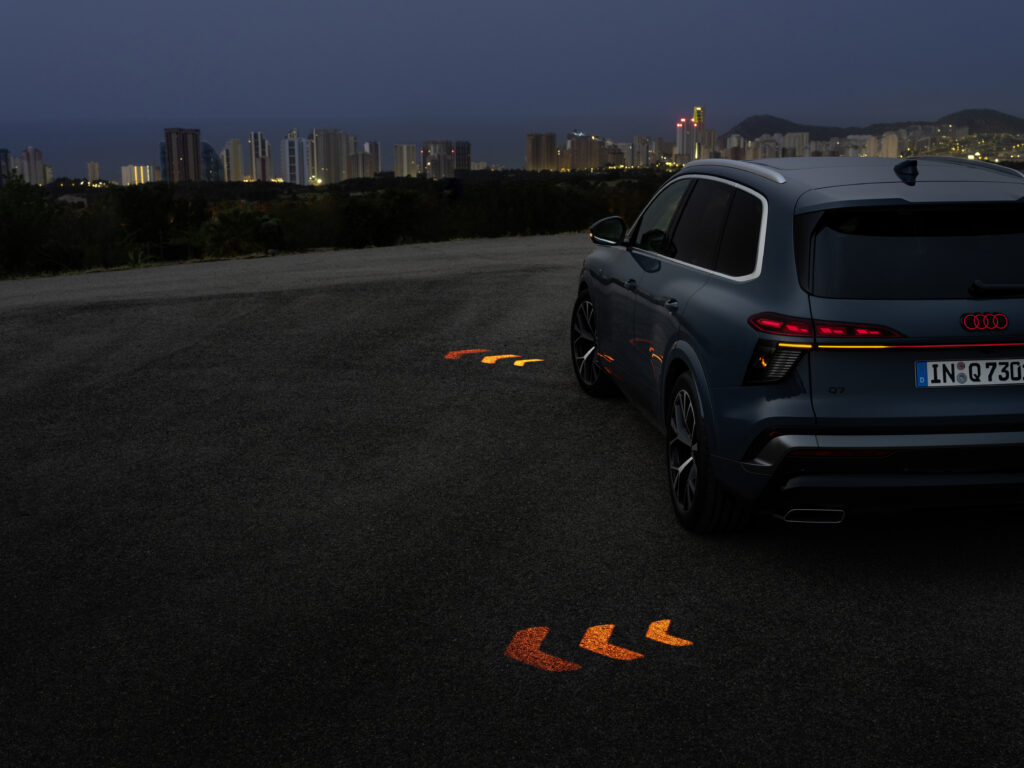 An Audi Q7 projecting turn signals