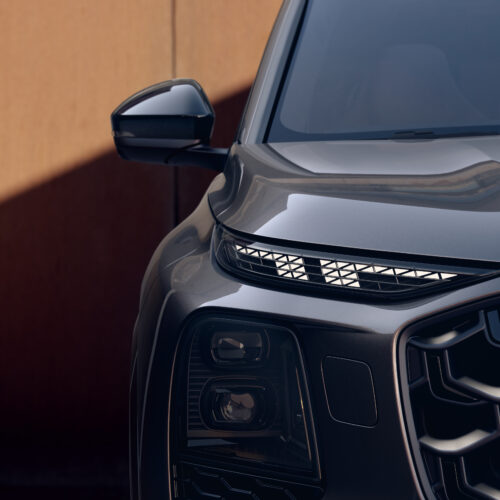 Here's Audi's next Q7 SUV and US-only SQ7, now with an RS V8