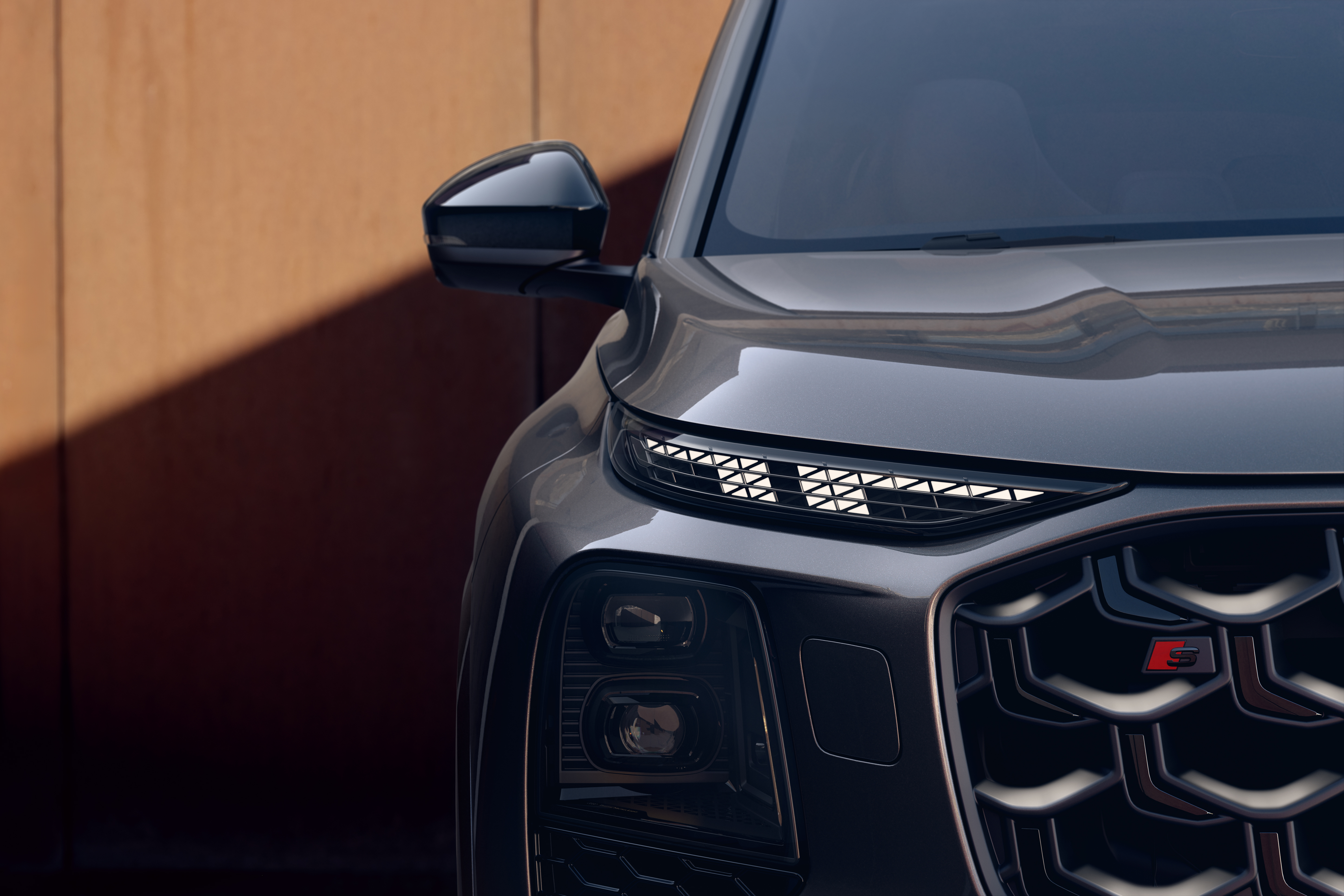 The headlight and grill of an Audi SQ7