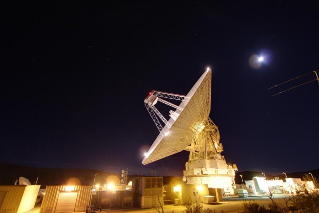 TASK1 DEV VERIFY - After nearly breaking, NASA’s Deep Space Network “worked well” on Artemis II