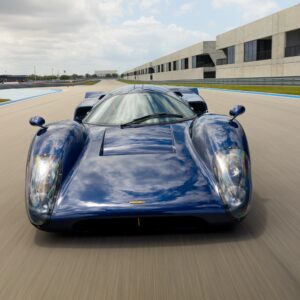 A Lola T70S on track