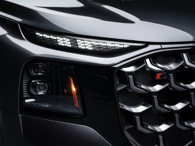 Audi SQ9 grille.