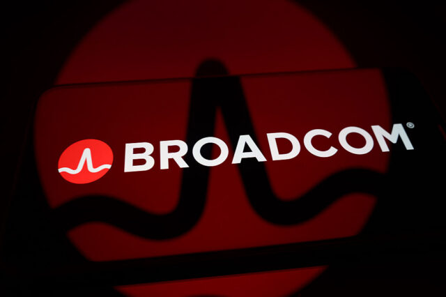 Logo Broadcom trên điện thoại thông minh
