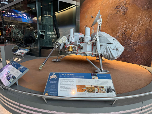 An engineering model of a Mars lander on display in a museum.