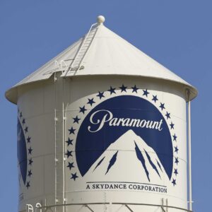 A water tower with the Paramount logo painted on its side.