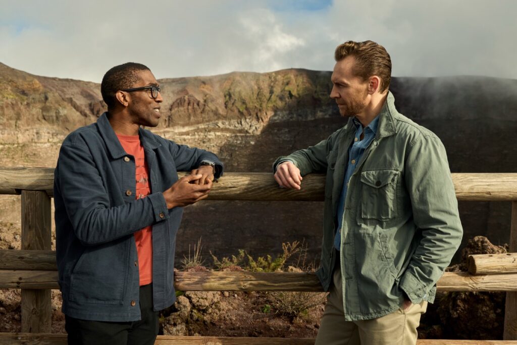 Chris Jackson và Tom Hiddleston thảo luận về các sự kiện tại Pompeii trên đỉnh núi Vesuvius