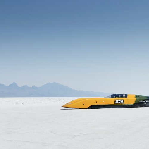 Two hydrogen-burning engines powered this car to a new land speed record