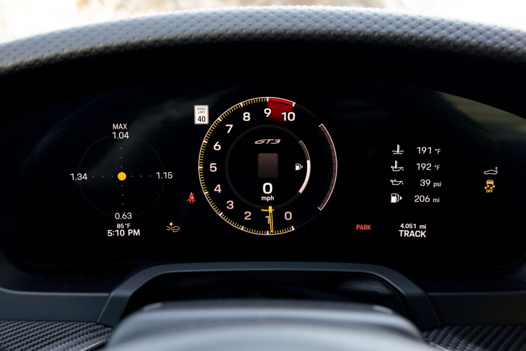 Porsche 911 GT3 digital rev counter