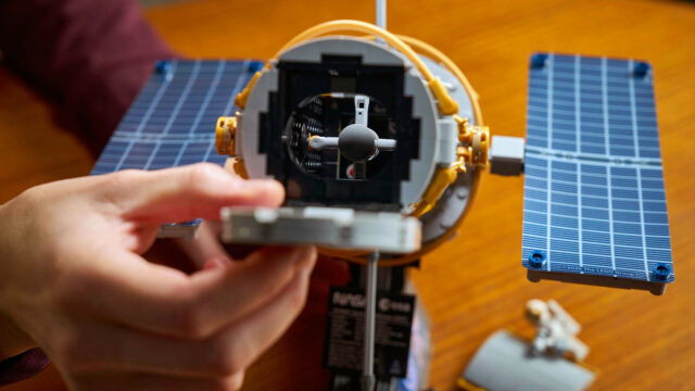 Mô hình kính viễn vọng Hubble nhìn từ cửa khẩu aperture