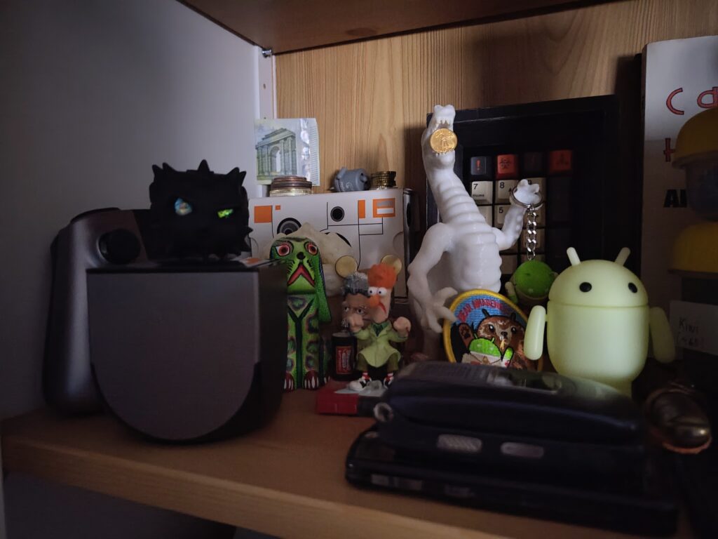 Fairphone sample dark shelf