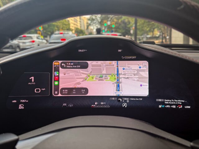 Ferrari Purosangue main display, CarPlay