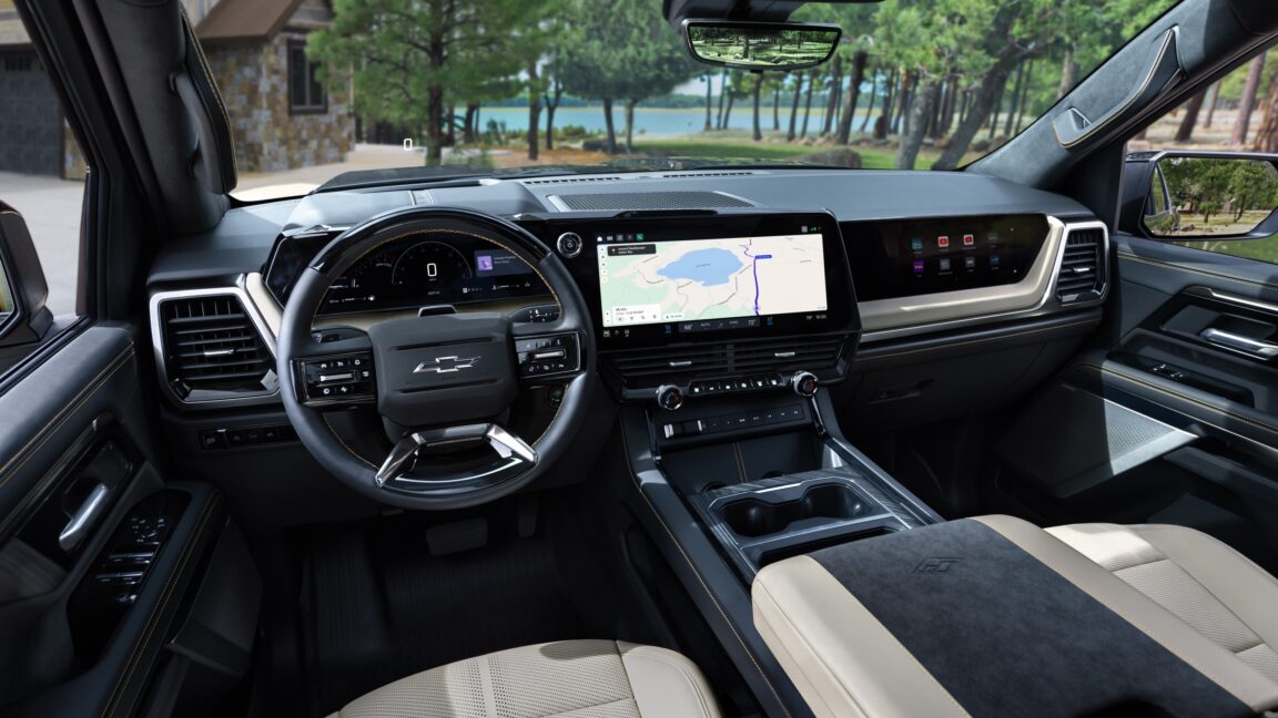 GM gives its most important trucks a new UI—and includes CarPlay