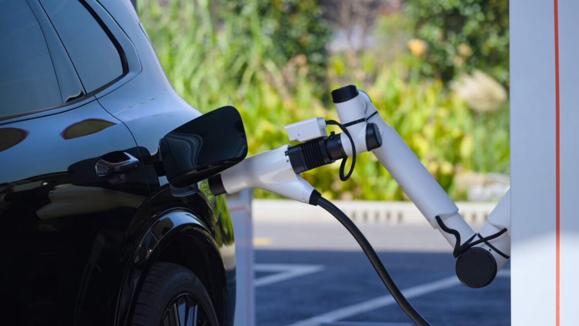 US being left behind in EV charging speeds as China goes sub-5 min to 70%