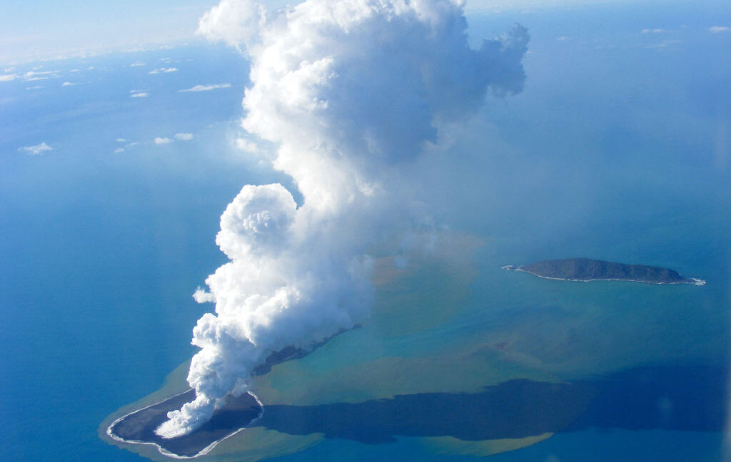 Small undersea volcanoes may unleash outsized tsunamis