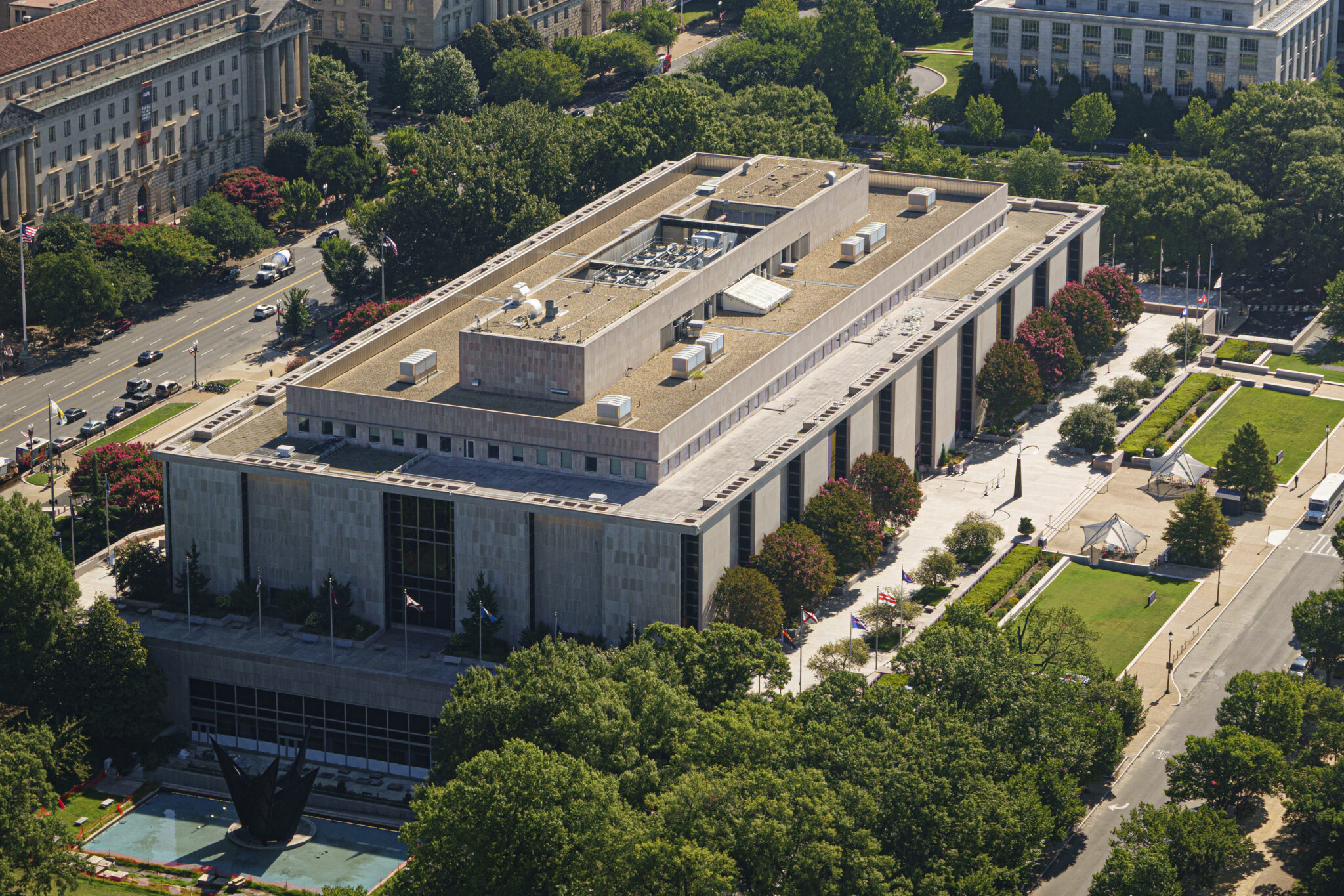 Trump escalates pressure on museum