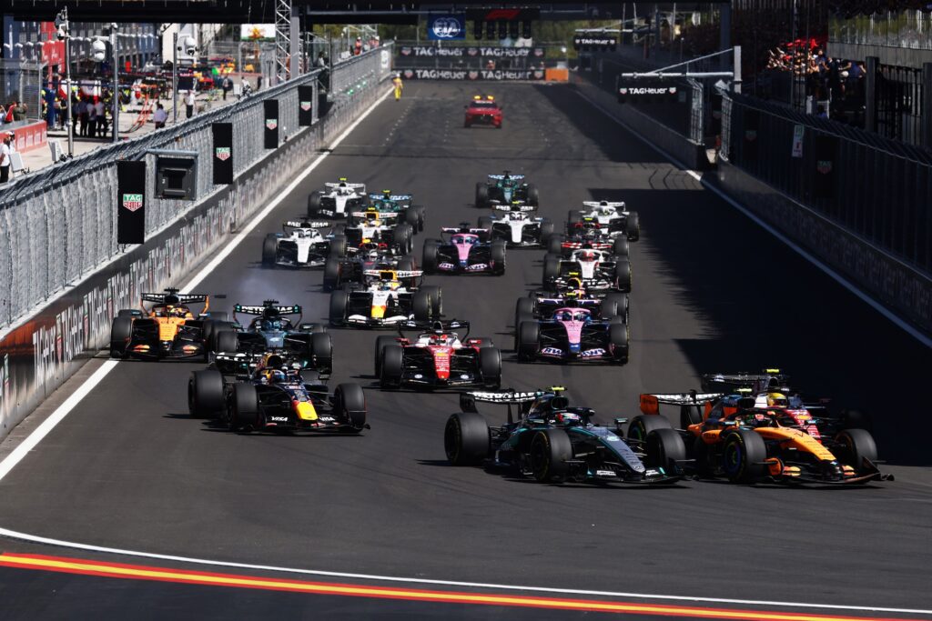 MADRID, SPAIN - SEPTEMBER 13: Andrea Kimi Antonelli of Italy driving the (12) Mercedes AMG Petronas F1 Team W17 and Lando Norris of Great Britain driving the (1) McLaren MCL40 Mercedes battle for track position at the race start during the F1 Grand Prix of Spain at Madring on September 13, 2026 in Madrid, Spain. (Photo by Mark Thompson/Getty Images)
