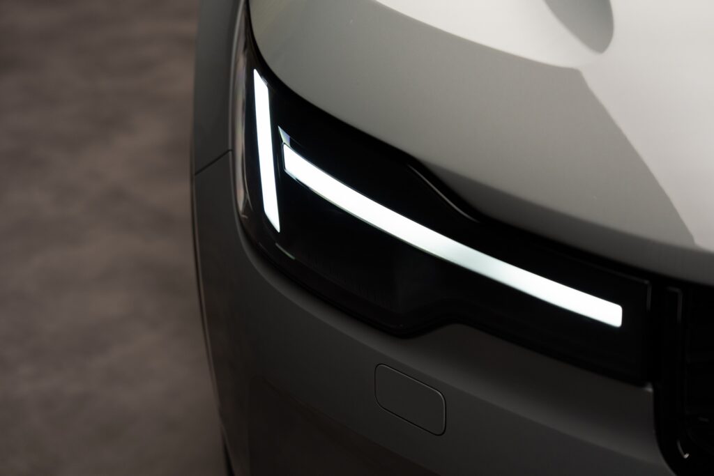 Volvo XC40 headlight