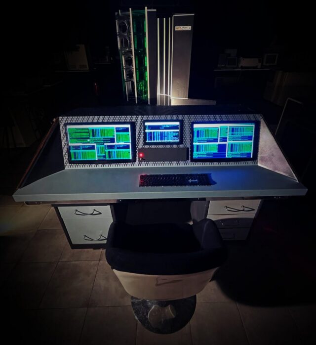 Cray-1_Terminal_and_Tower_Background