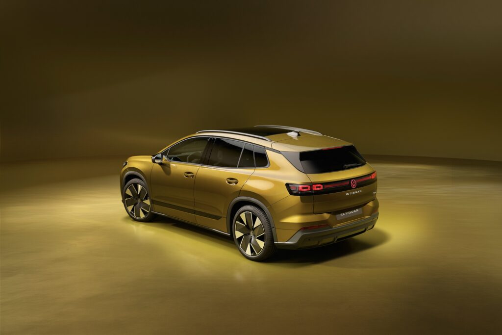 VW ID. Tiguan rear 3/4