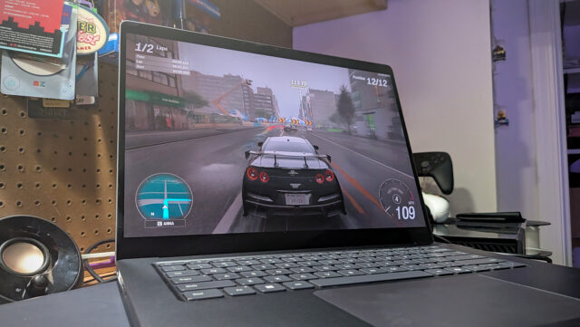 The laptop screen displays the game Forza Horizon 6 running