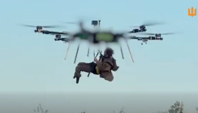 A wounded Ukrainian soldier was flown to safety by a hexacopter.