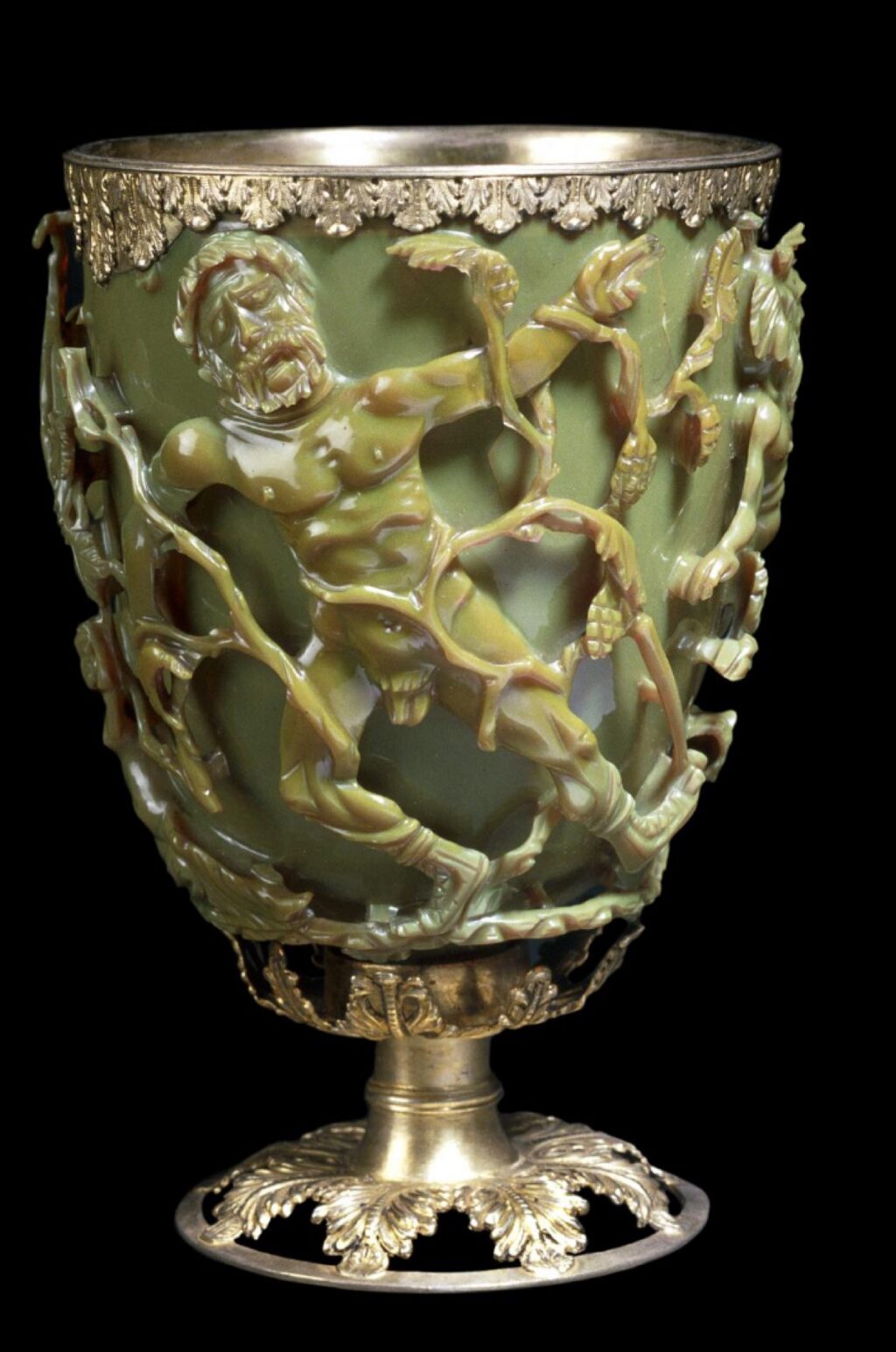 When viewed in reflected light, the cup's dichroic glass is green in color.