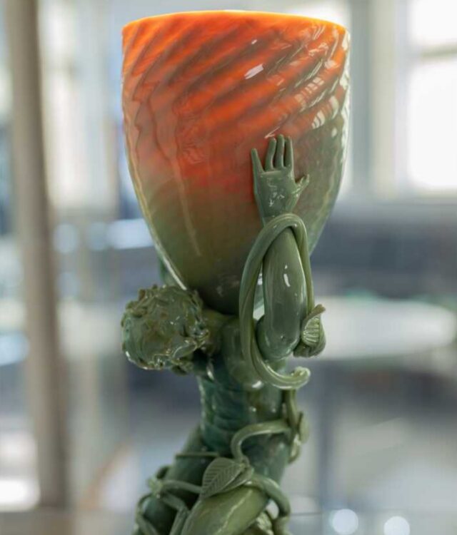 contemporary glass sculpture mimcking the figure and optical effects of the famous Lycurgus Cup