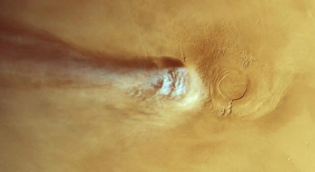 Image of cloud on Mars