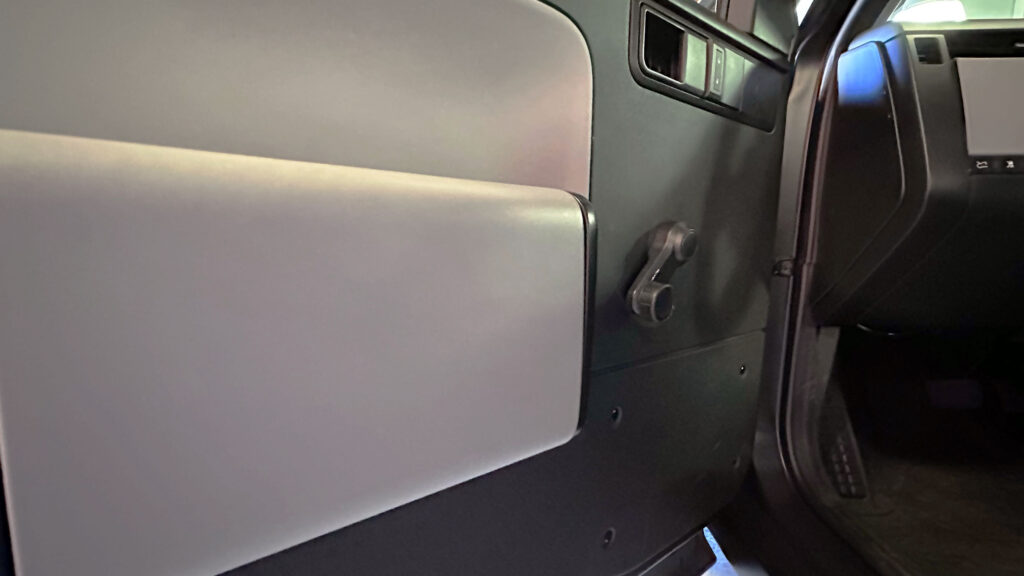 PIcture of window crank