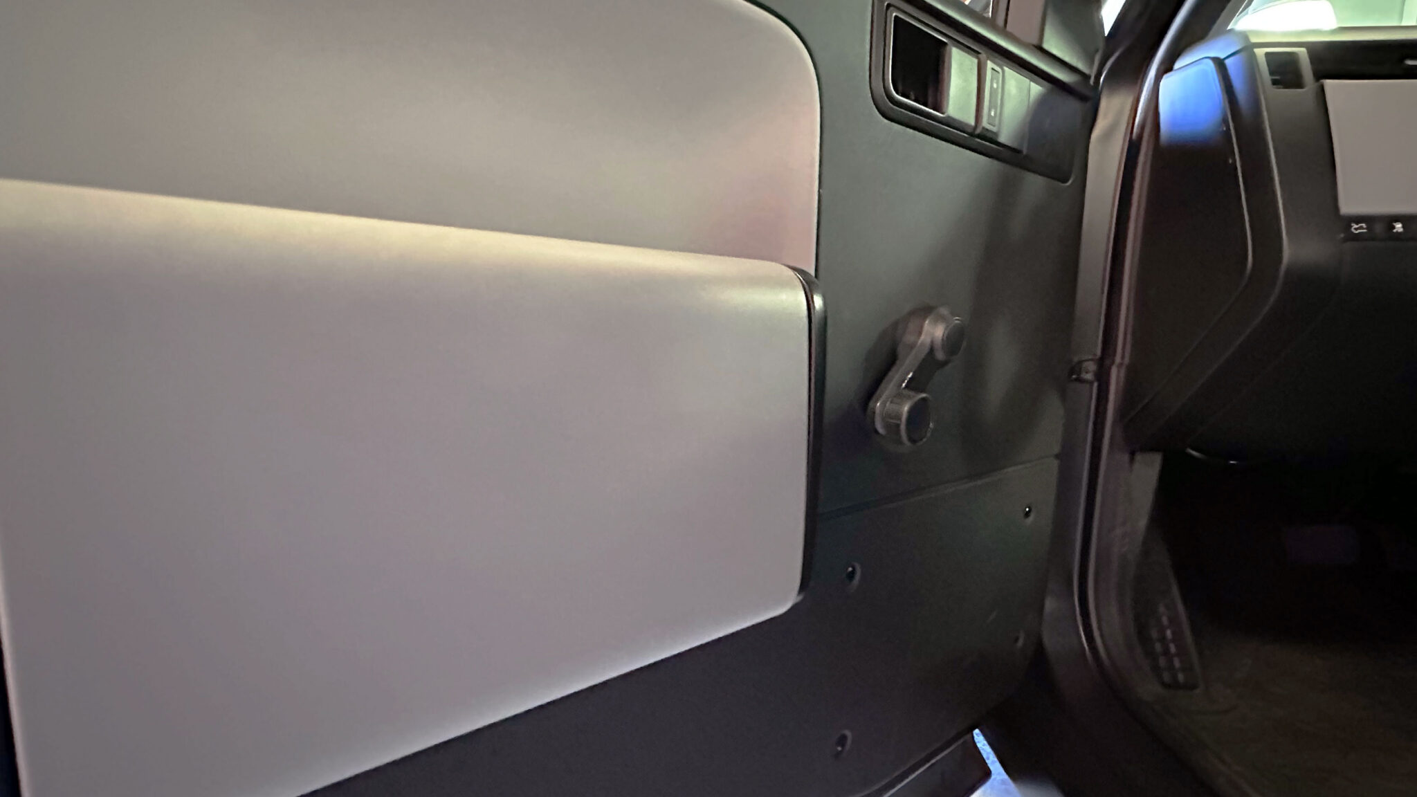 PIcture of window crank