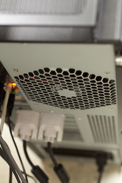 Rear and top 120mm exhaust fans on an Antec P180. Note the wide-open pattern on the grille, which is spaced a few mm away from the fan to reduce noise and permit good airflow.