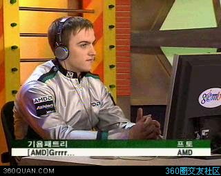 Guillame Patry playing a televised <em>StarCraft</em> match. Image courtesy 360quan.com.