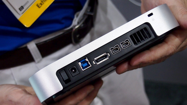 The standard miniStack connects via USB 3.0, FireWire 800, or eSATA.
