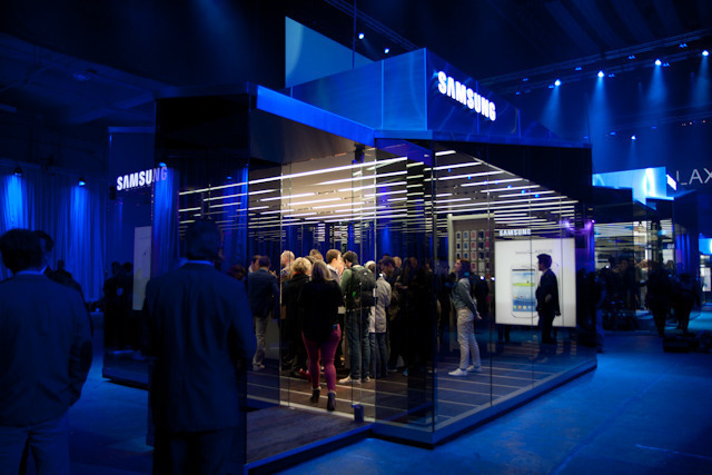 To help sell the Galaxy S III, Samsung is expanding its use of "Pop-Up" retail units, which will operate as concessions within other stores and retail locations.