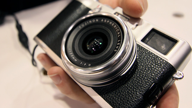 DIGITAL COMPACT CAMERA