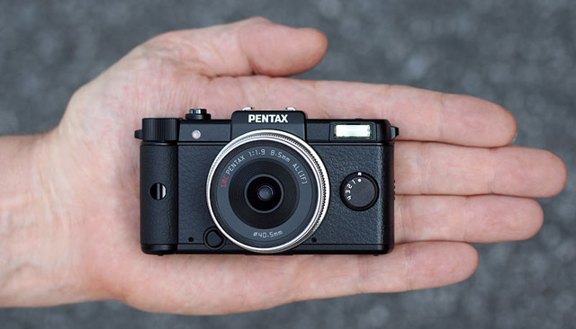 Pentax Q shrinks interchangeable lens digicams to pocketable