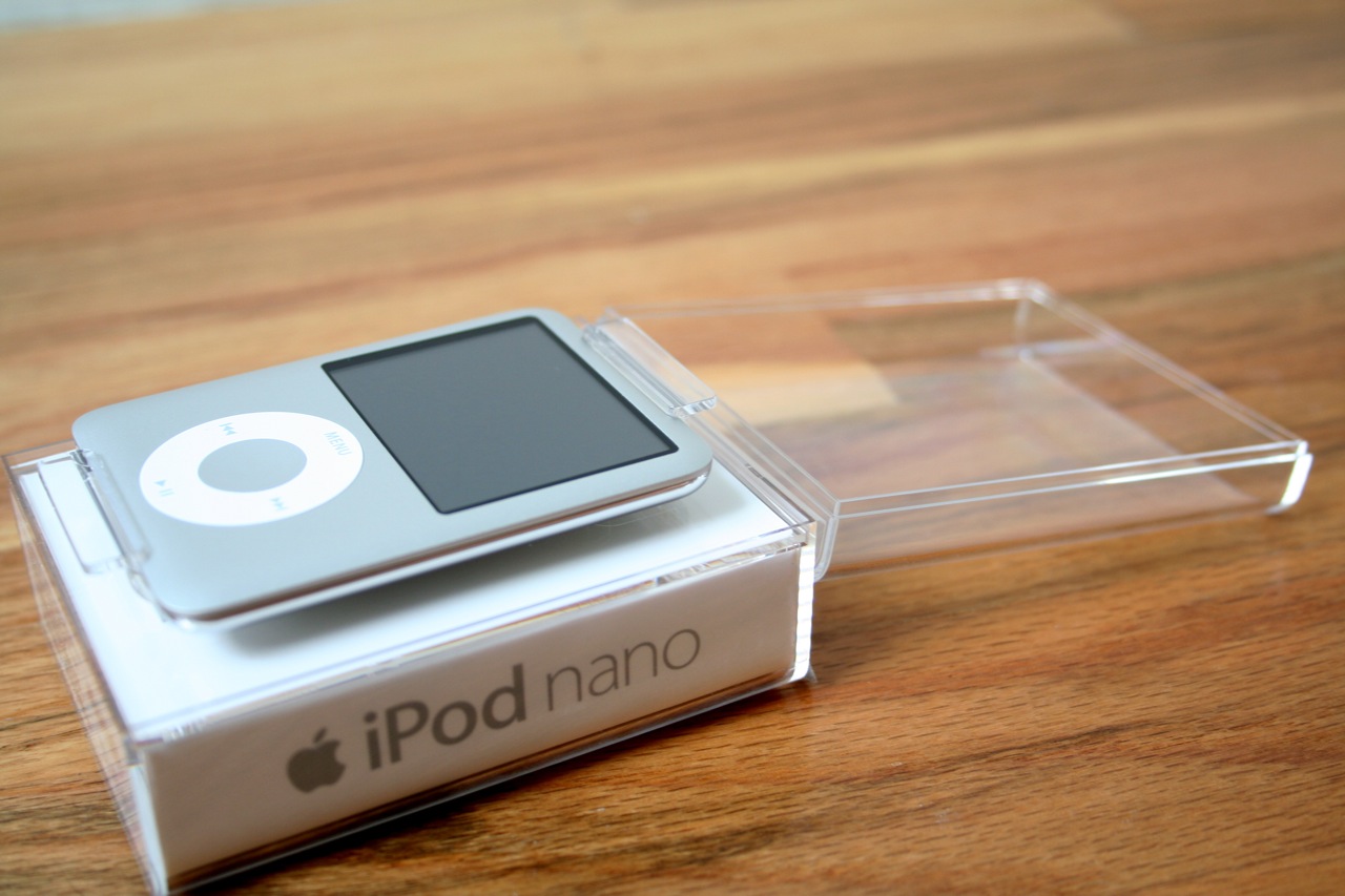 iPod Classic and 3rd Generation iPod unboxing photos