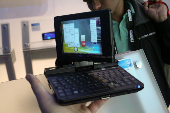 The MIDs and netbooks of CES: Fujitsu U820 - Ars Technica