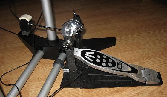 A 75 Rock Band accessory We review the Omega Pedal Ars Technica