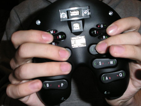 AlphaGrip AG-5 handheld keyboard and mouse | Ars Technica