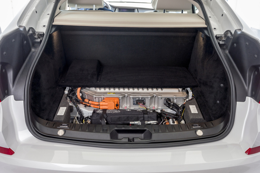 BMW shows off first hydrogen fuel cell cars: Crazy i8 prototype, 5 ...