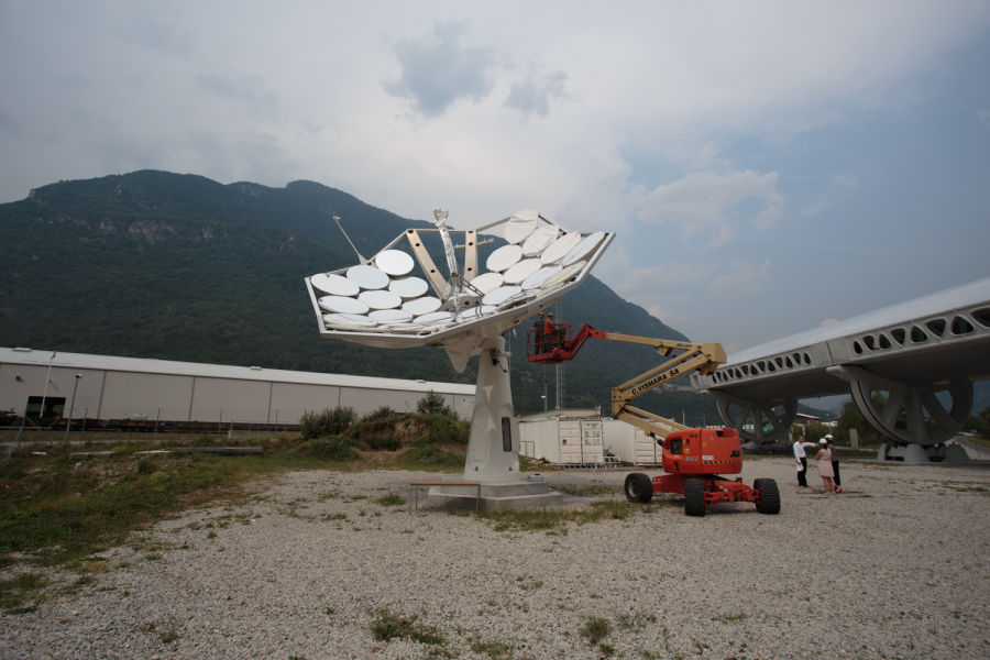 The Solar Sunflower: Harnessing the power of 5,000 suns - Ars Technica