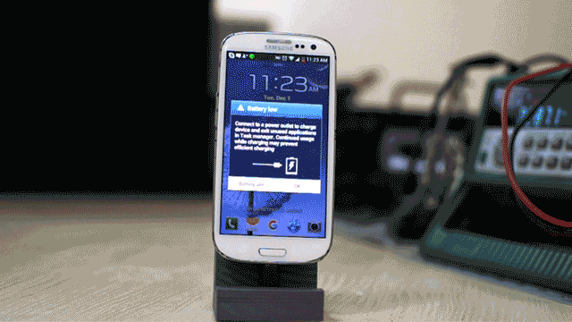 An animated GIF showing the phone going from discharging, to recharging, and then back to discharging again.