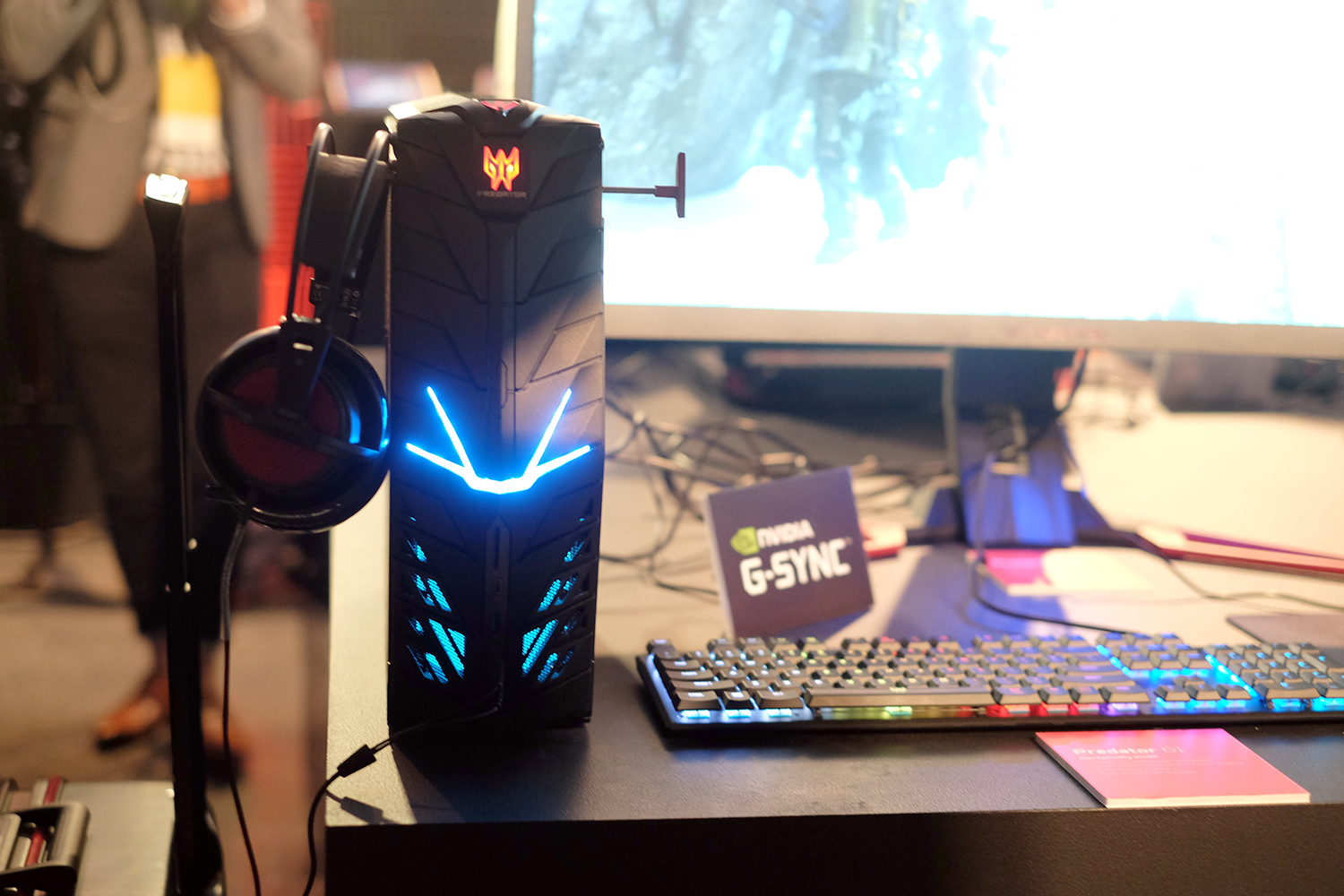 Acer Predator G1 crams an Nvidia Titan X into a briefcase-size PC